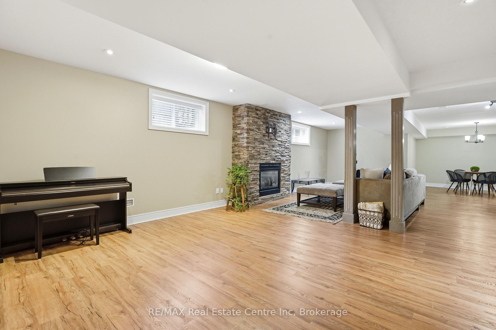 102 Kortright Road E