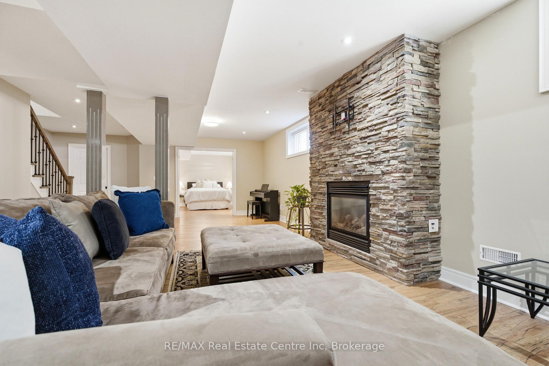 102 Kortright Road E