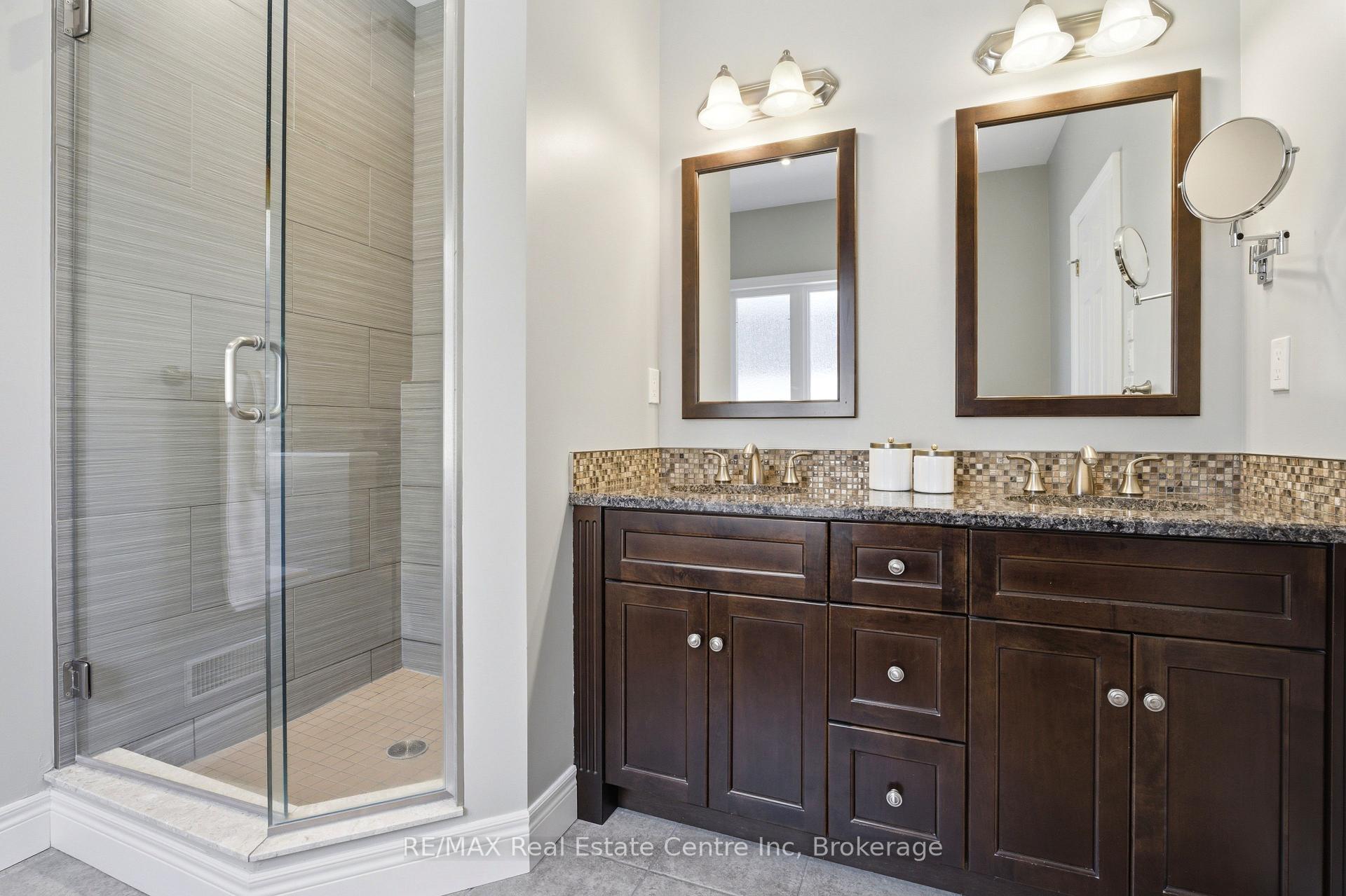 102 Kortright Road E