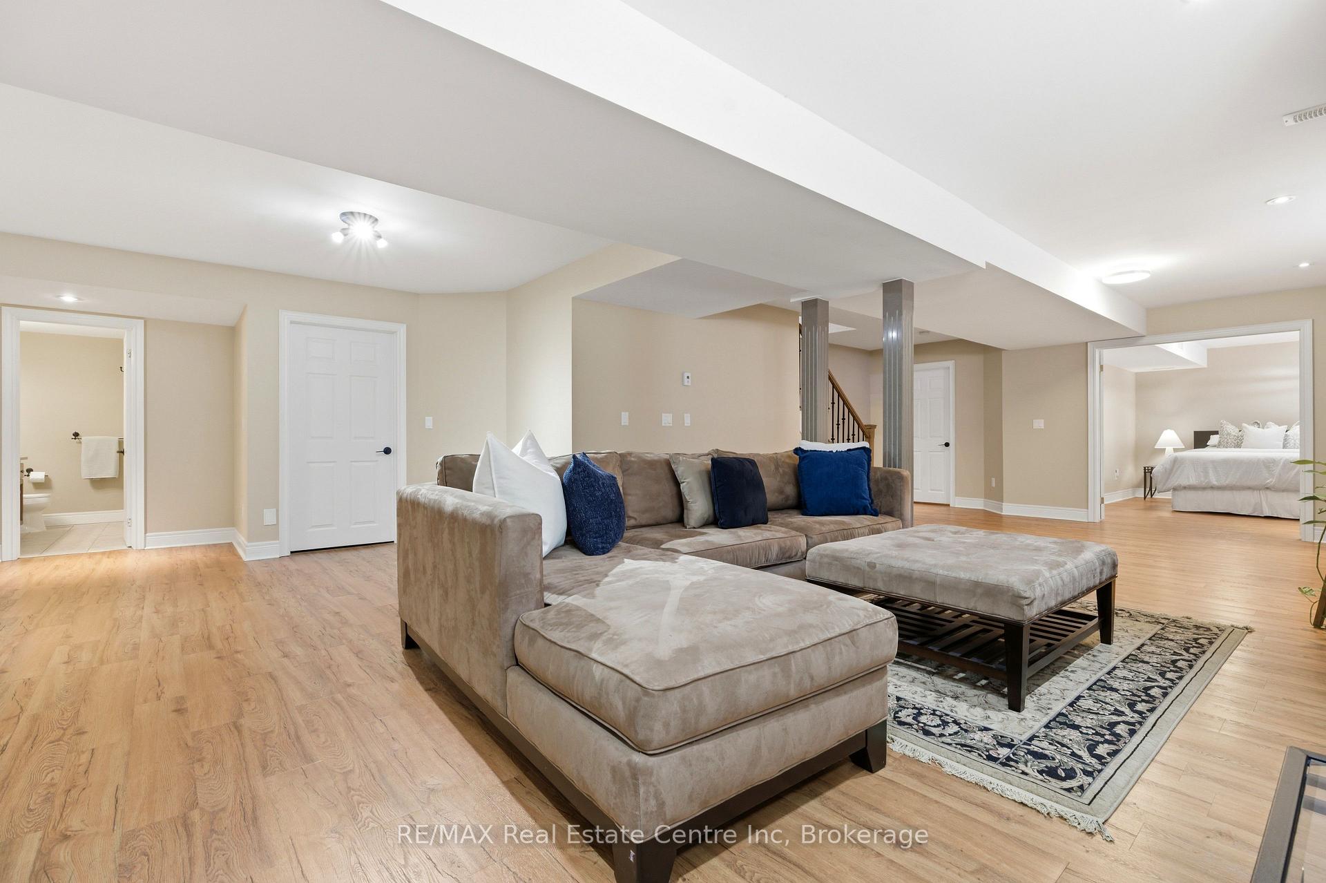 102 Kortright Road E