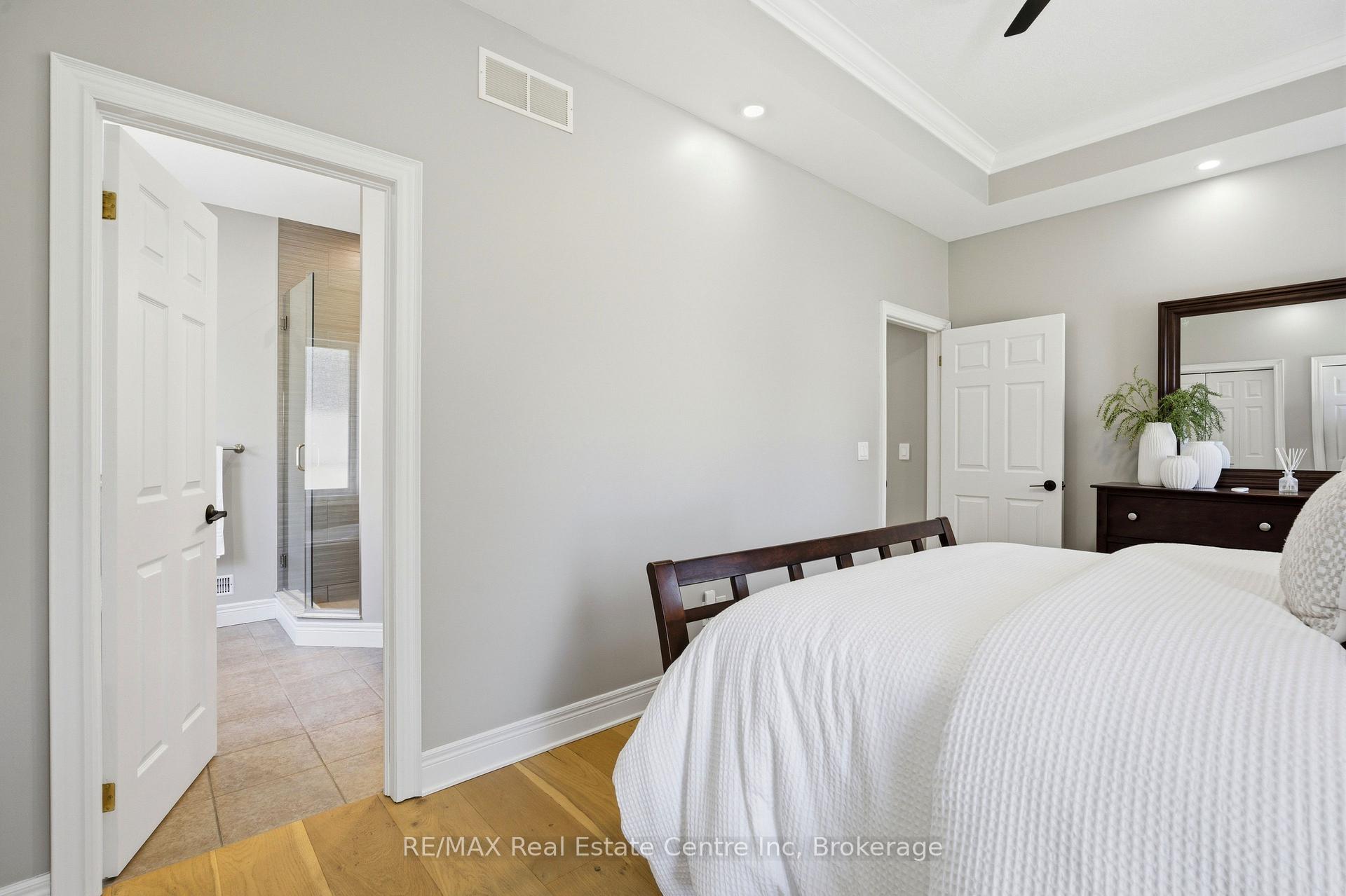 102 Kortright Road E