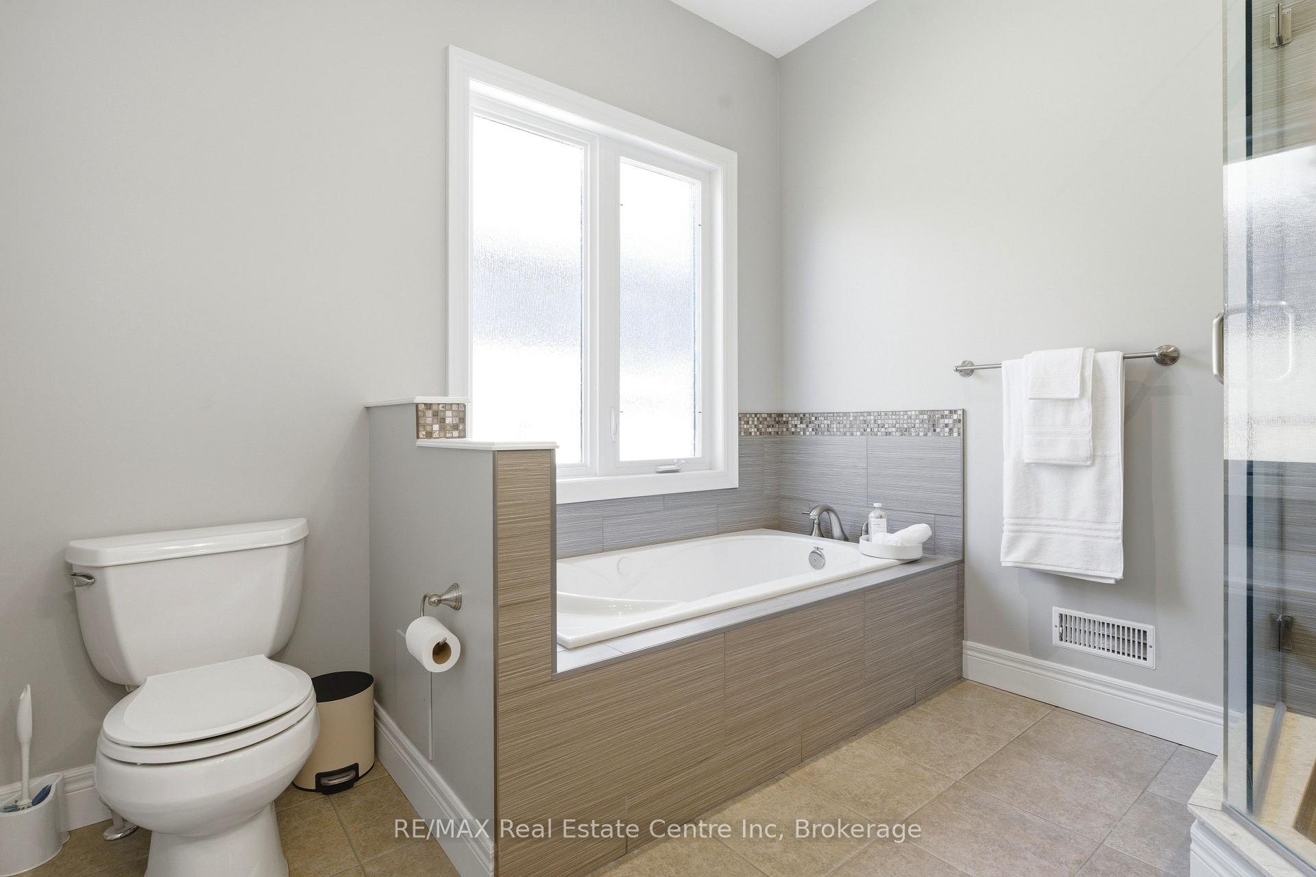 102 Kortright Road E