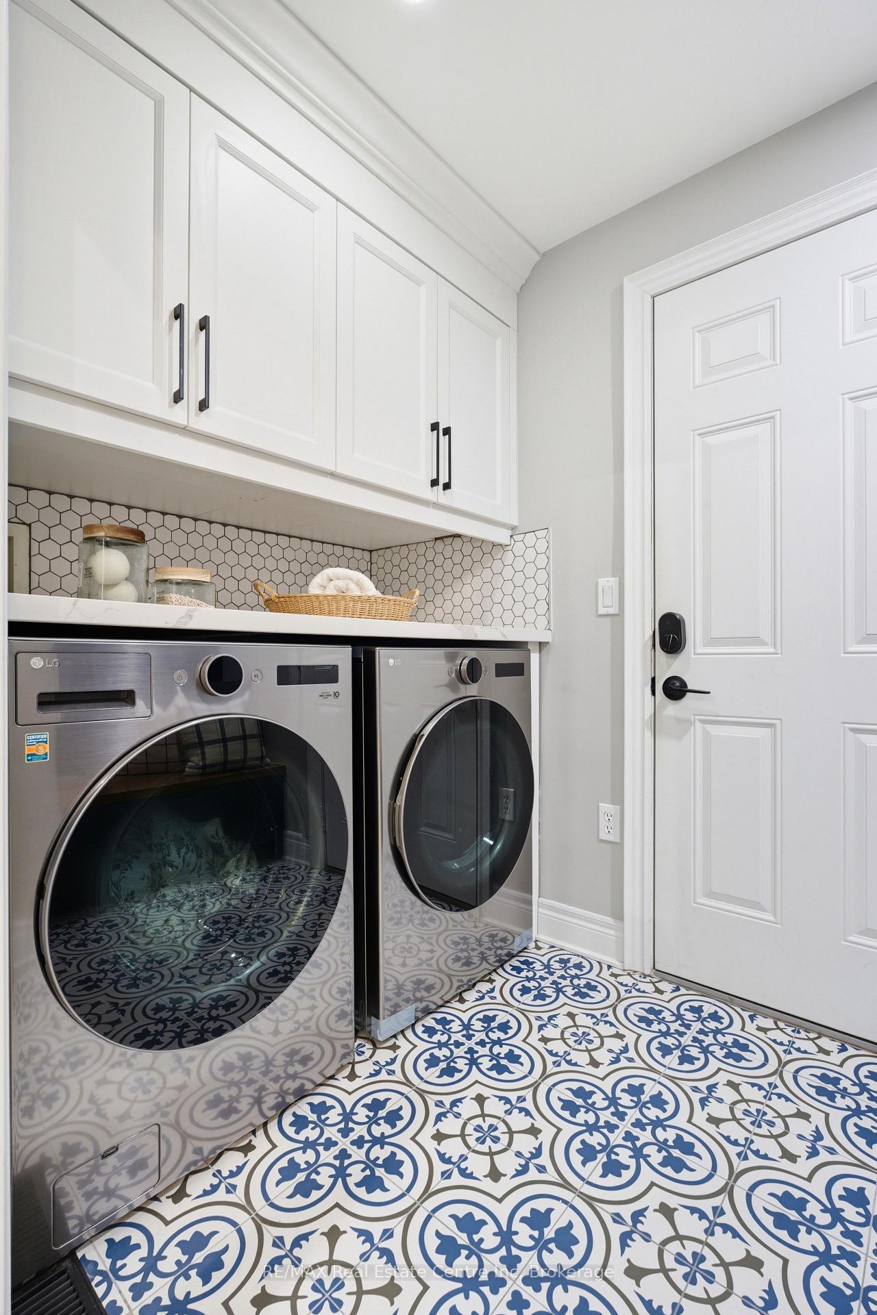 102 Kortright Road E