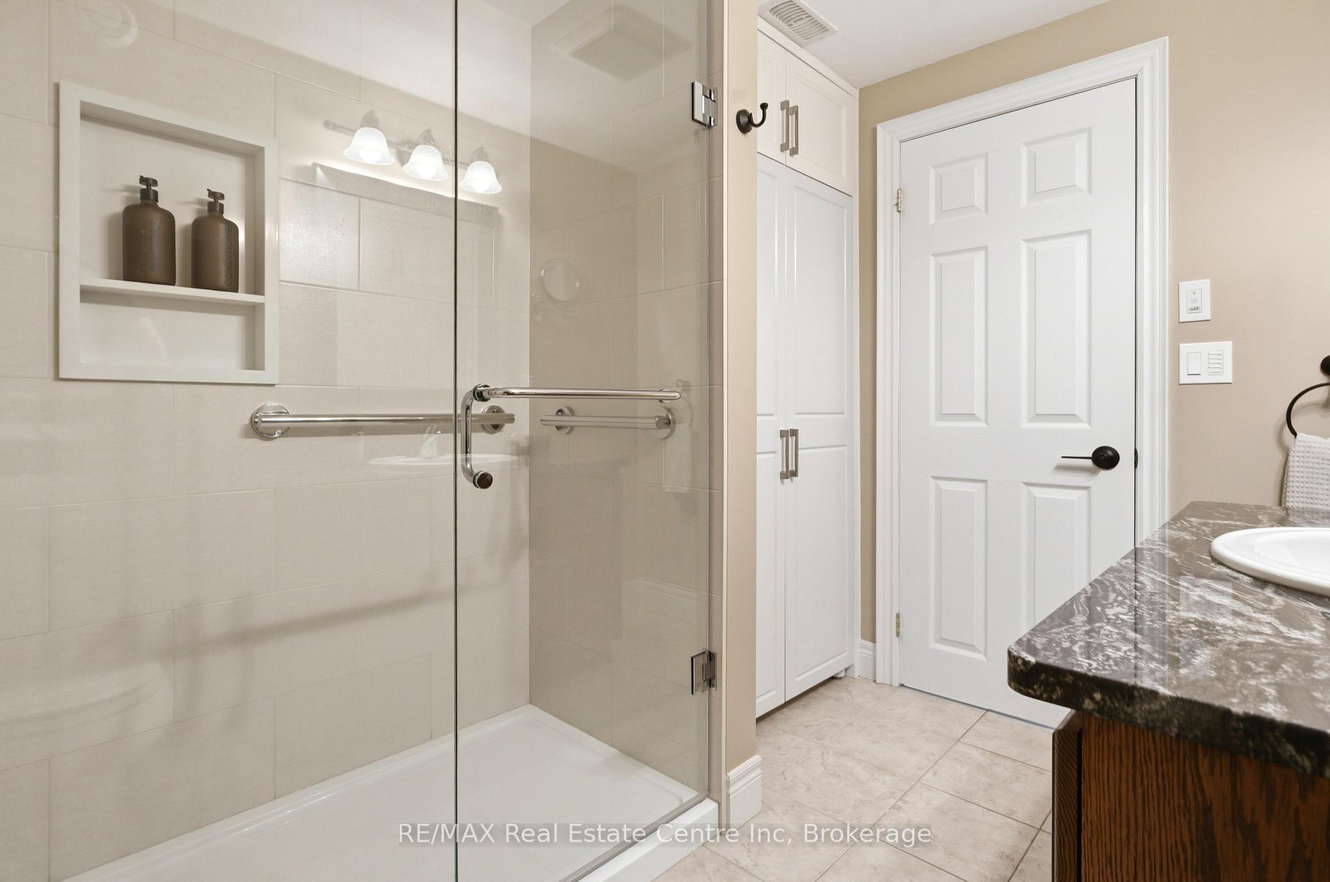 102 Kortright Road E