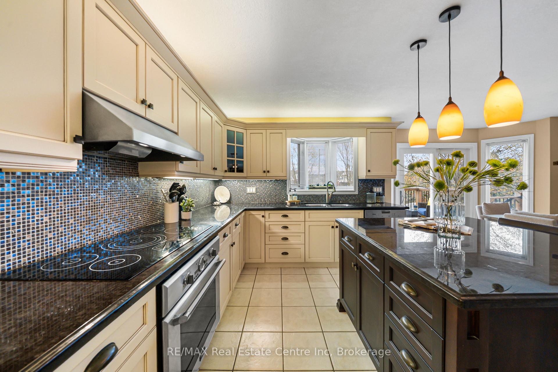6 Jean Anderson Crescent