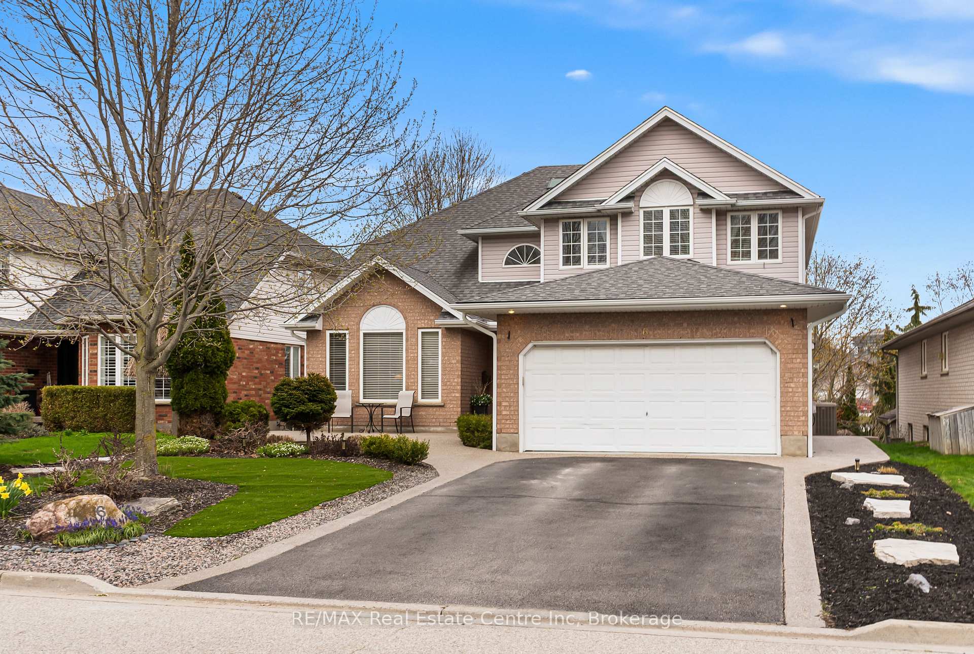 6 Jean Anderson Crescent
