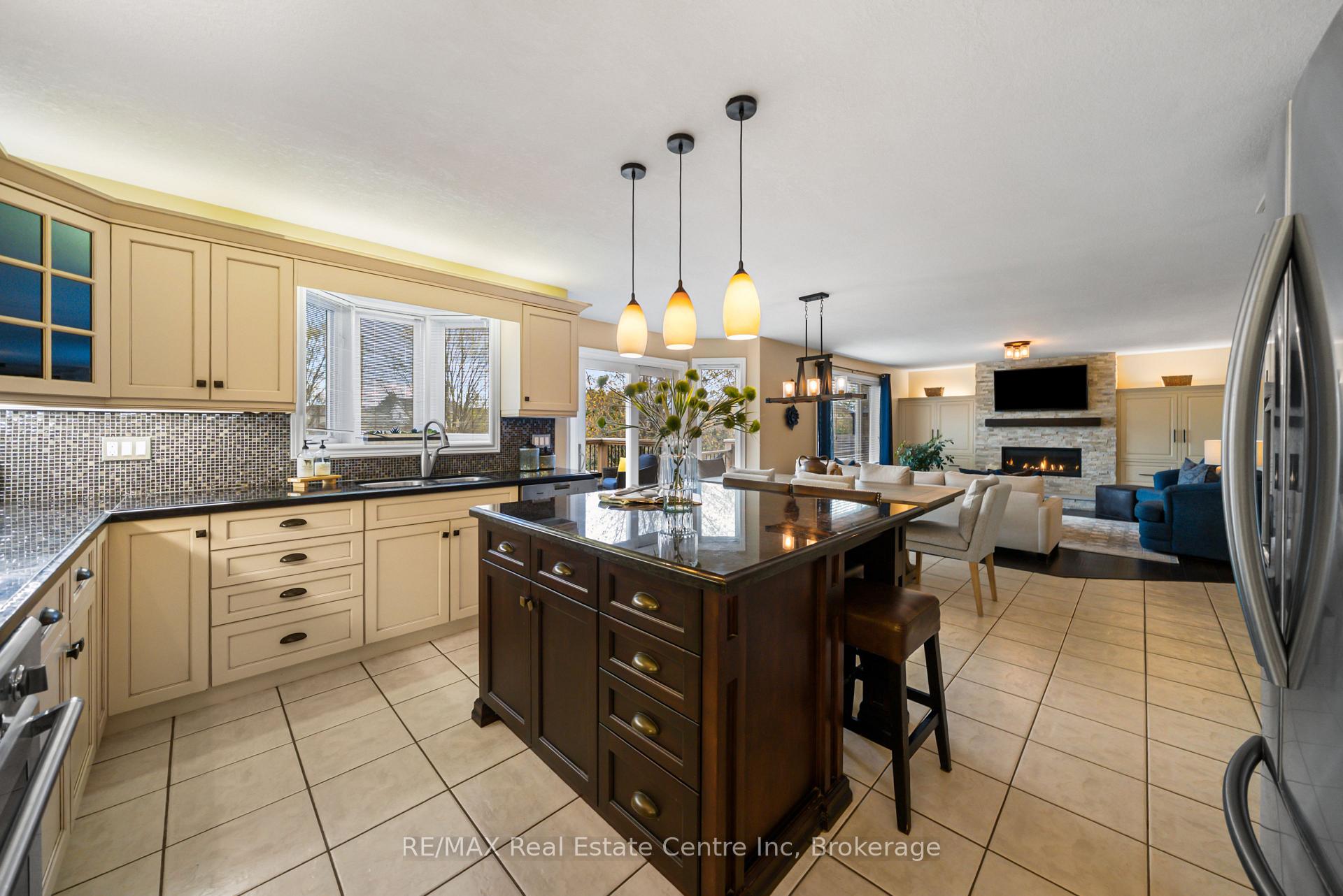 6 Jean Anderson Crescent