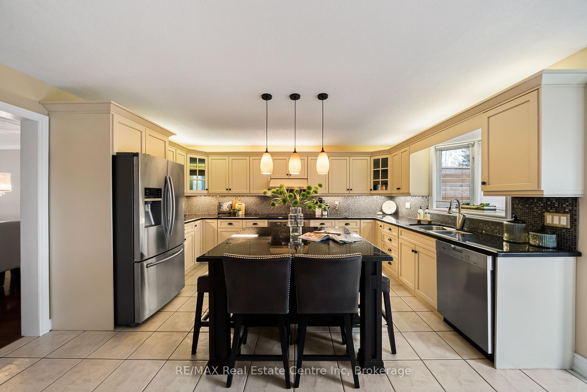 6 Jean Anderson Crescent