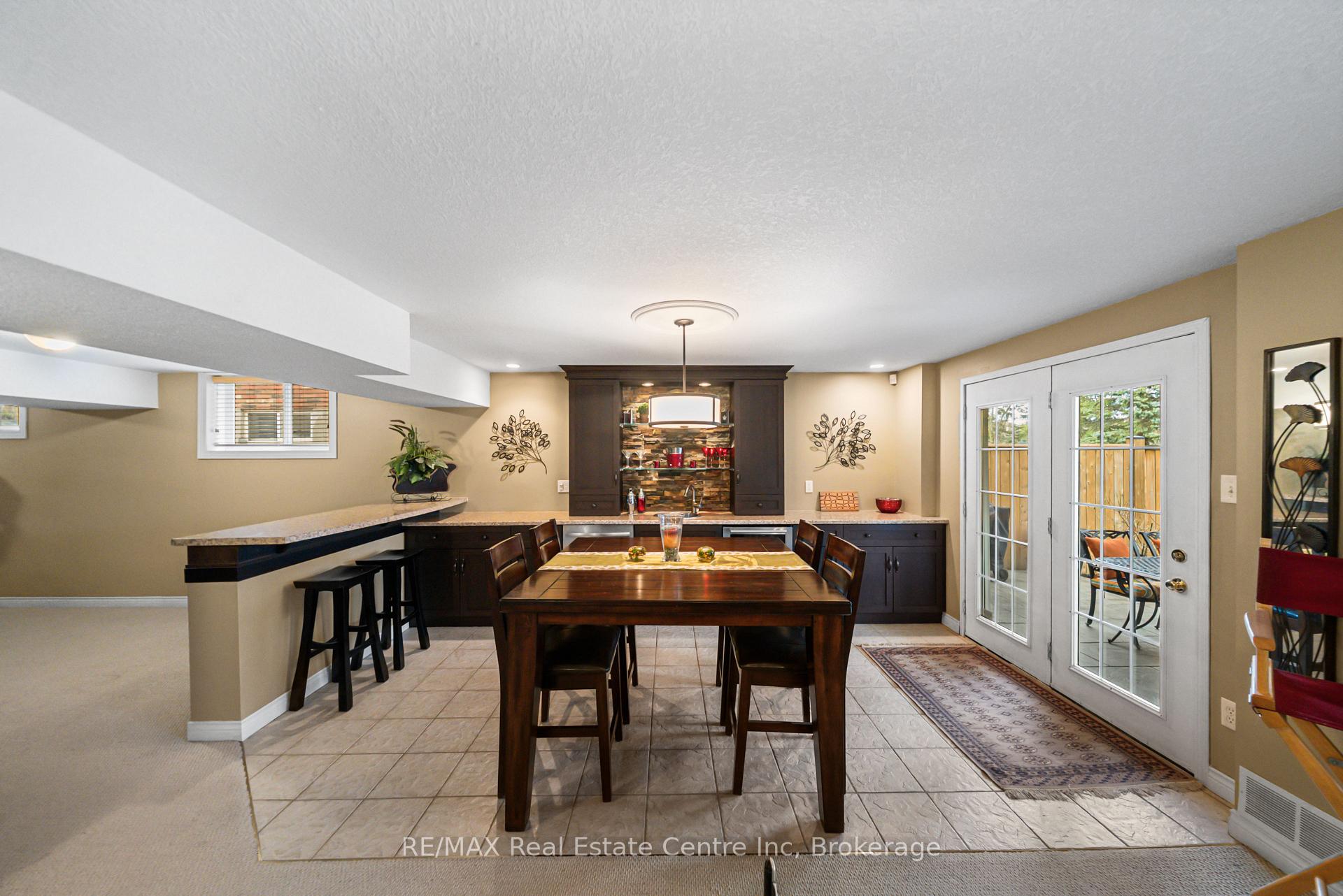 6 Jean Anderson Crescent