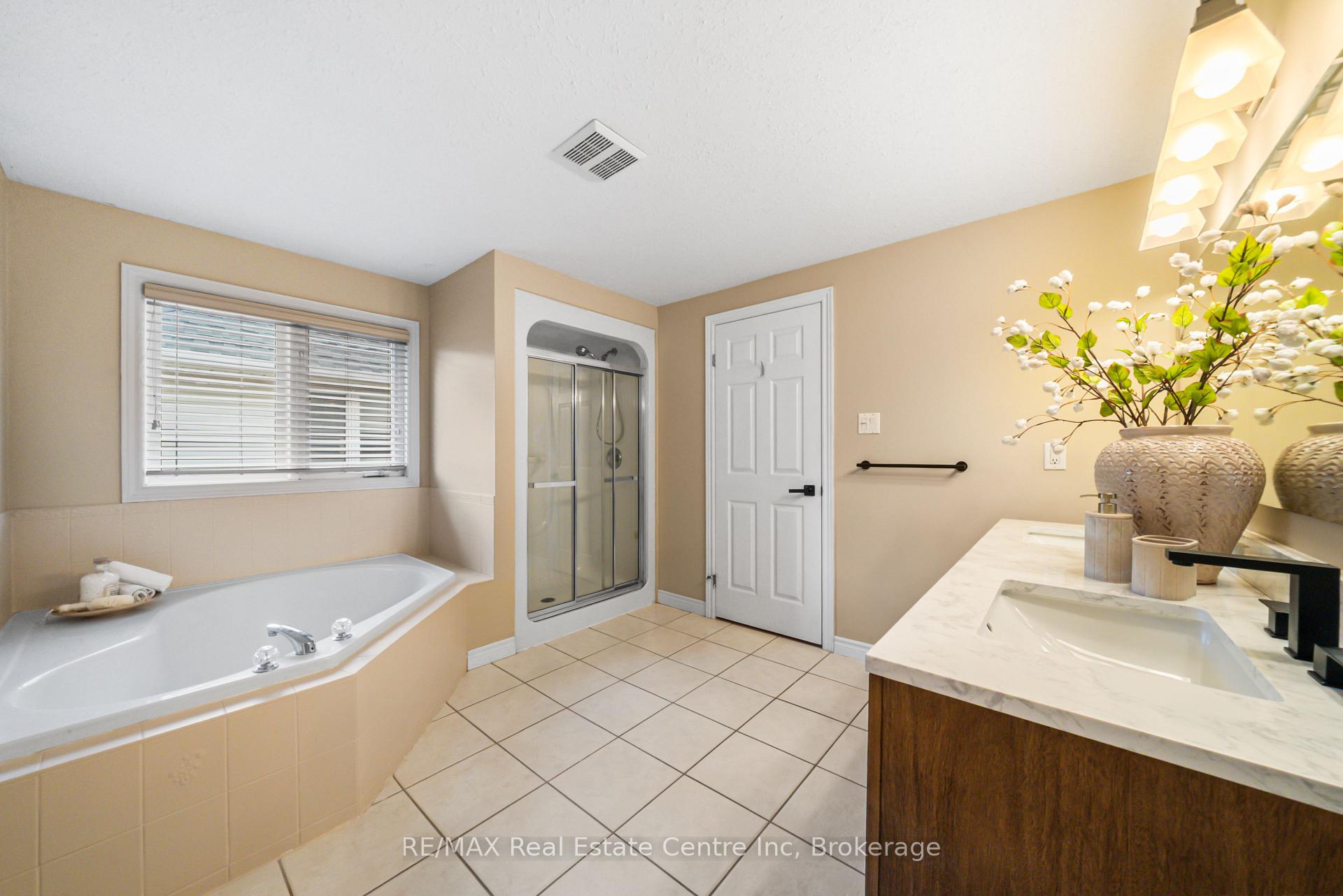 6 Jean Anderson Crescent