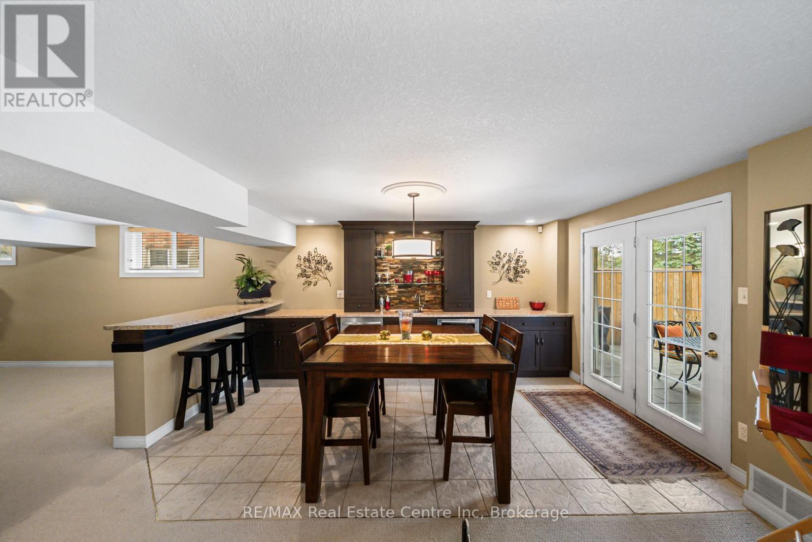 6 JEAN ANDERSON CRESCENT