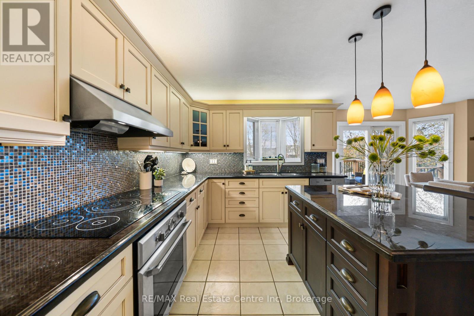 6 JEAN ANDERSON CRESCENT