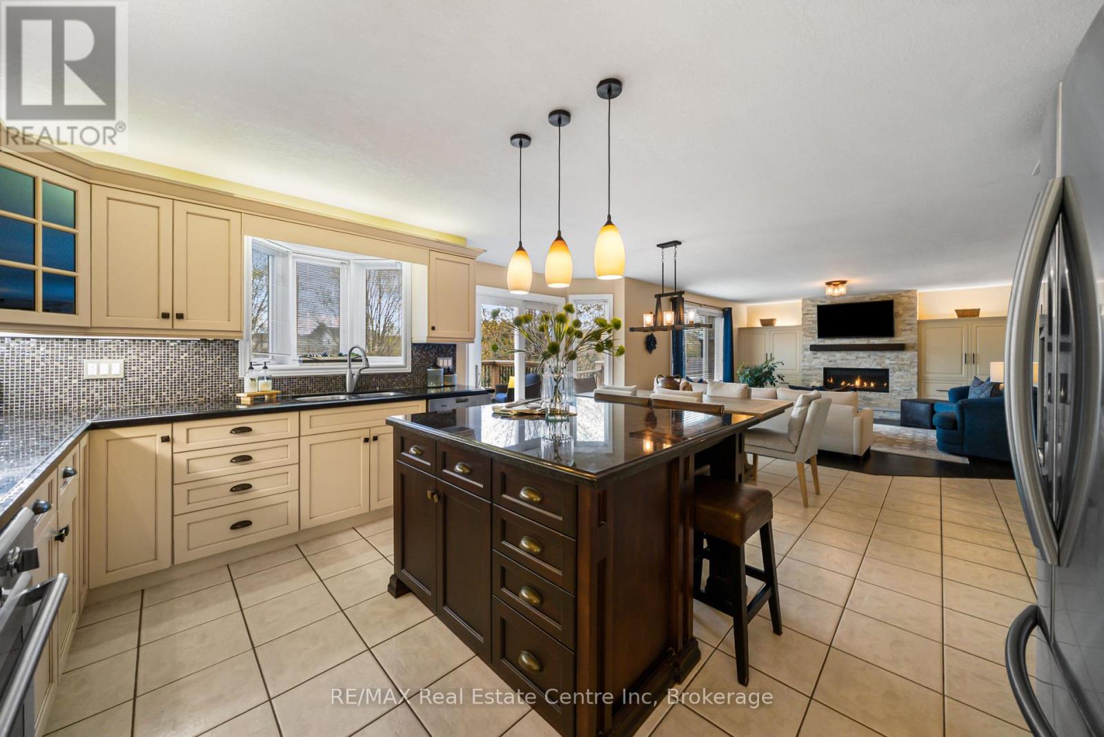6 JEAN ANDERSON CRESCENT