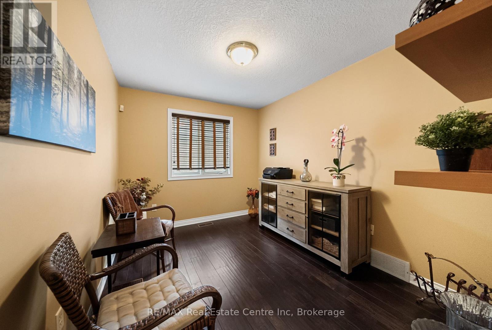 6 JEAN ANDERSON CRESCENT