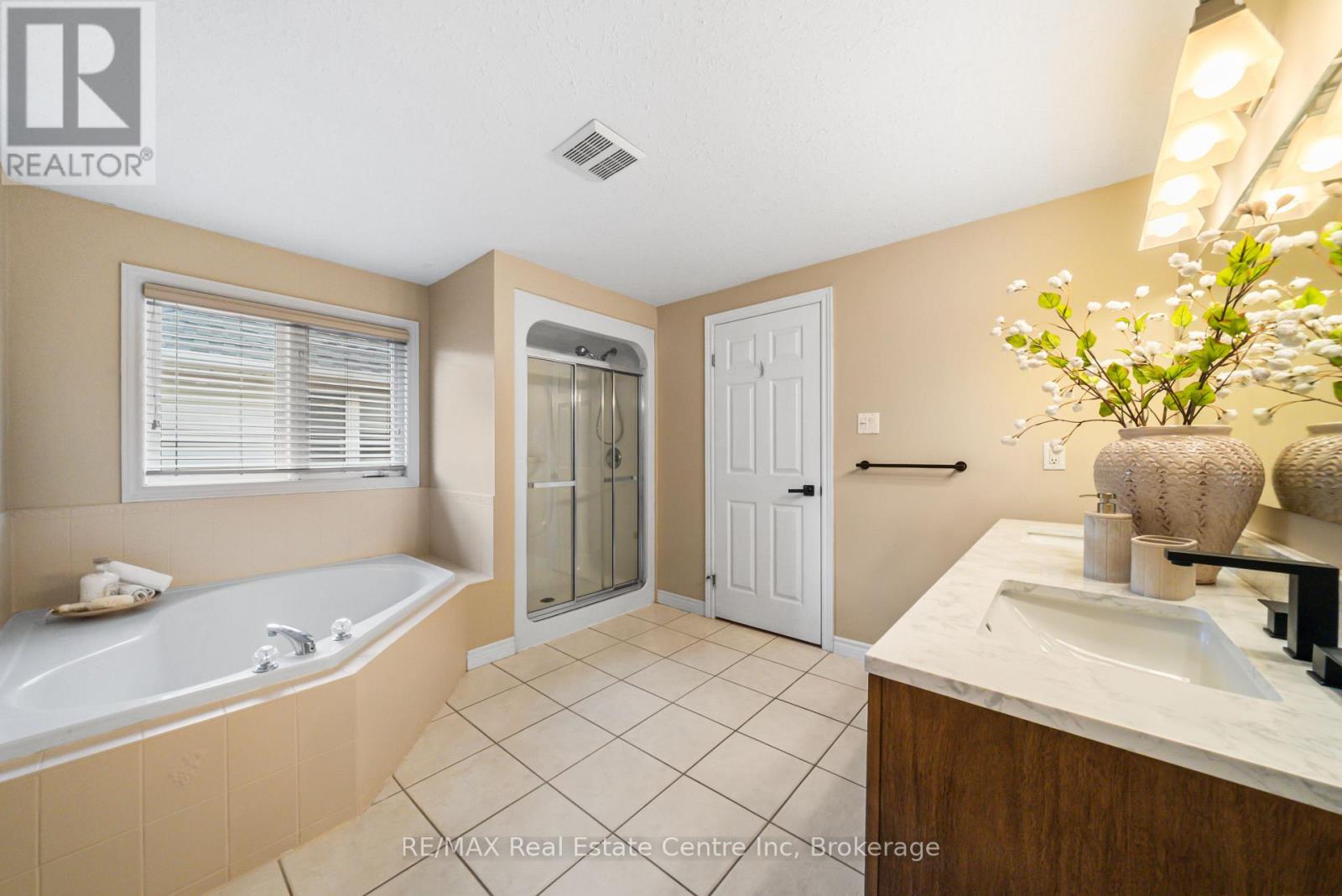6 JEAN ANDERSON CRESCENT
