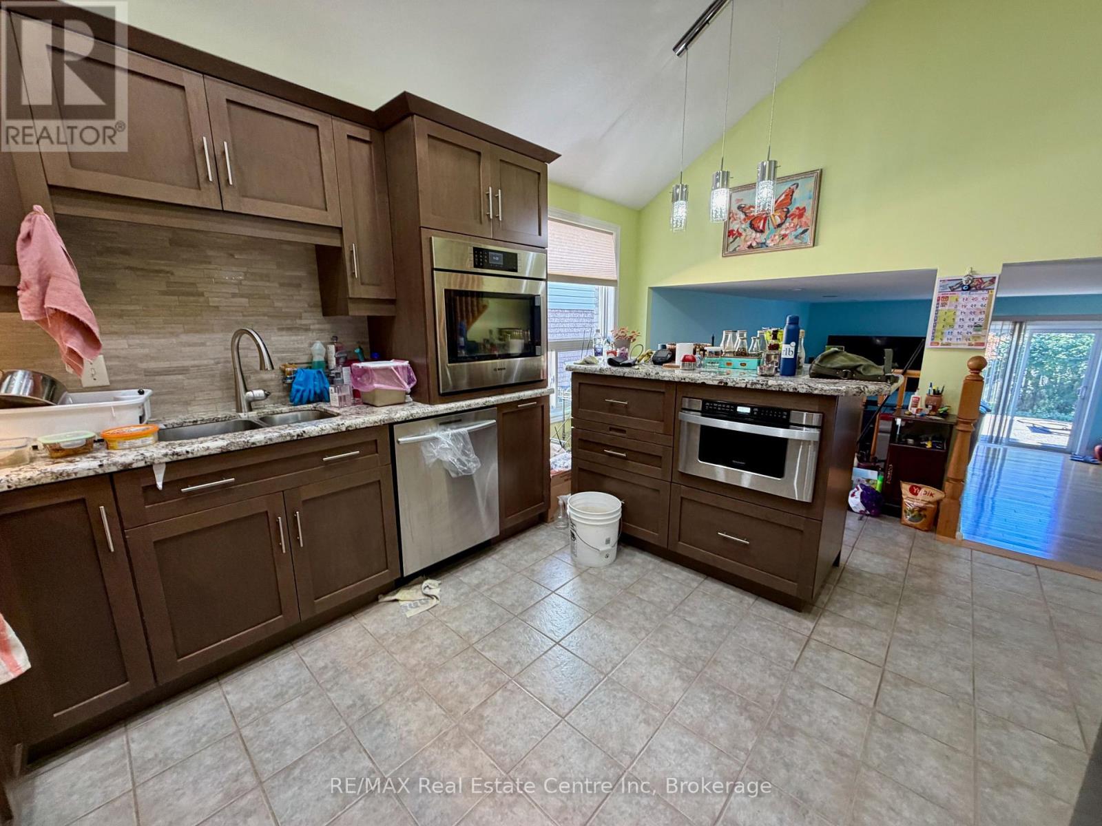 162 CLAIRFIELDS DRIVE W
