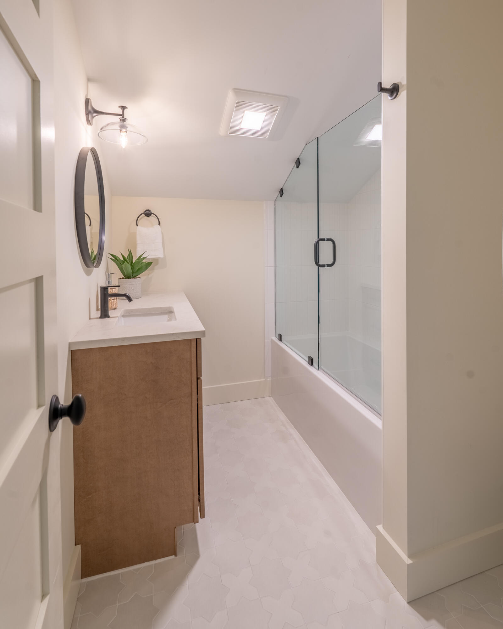 26 Captain Thomas Road