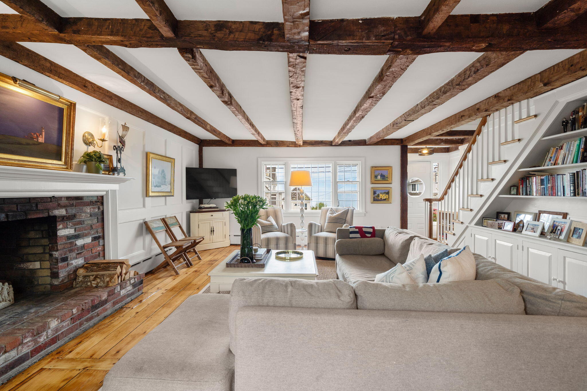 558A Commercial Street