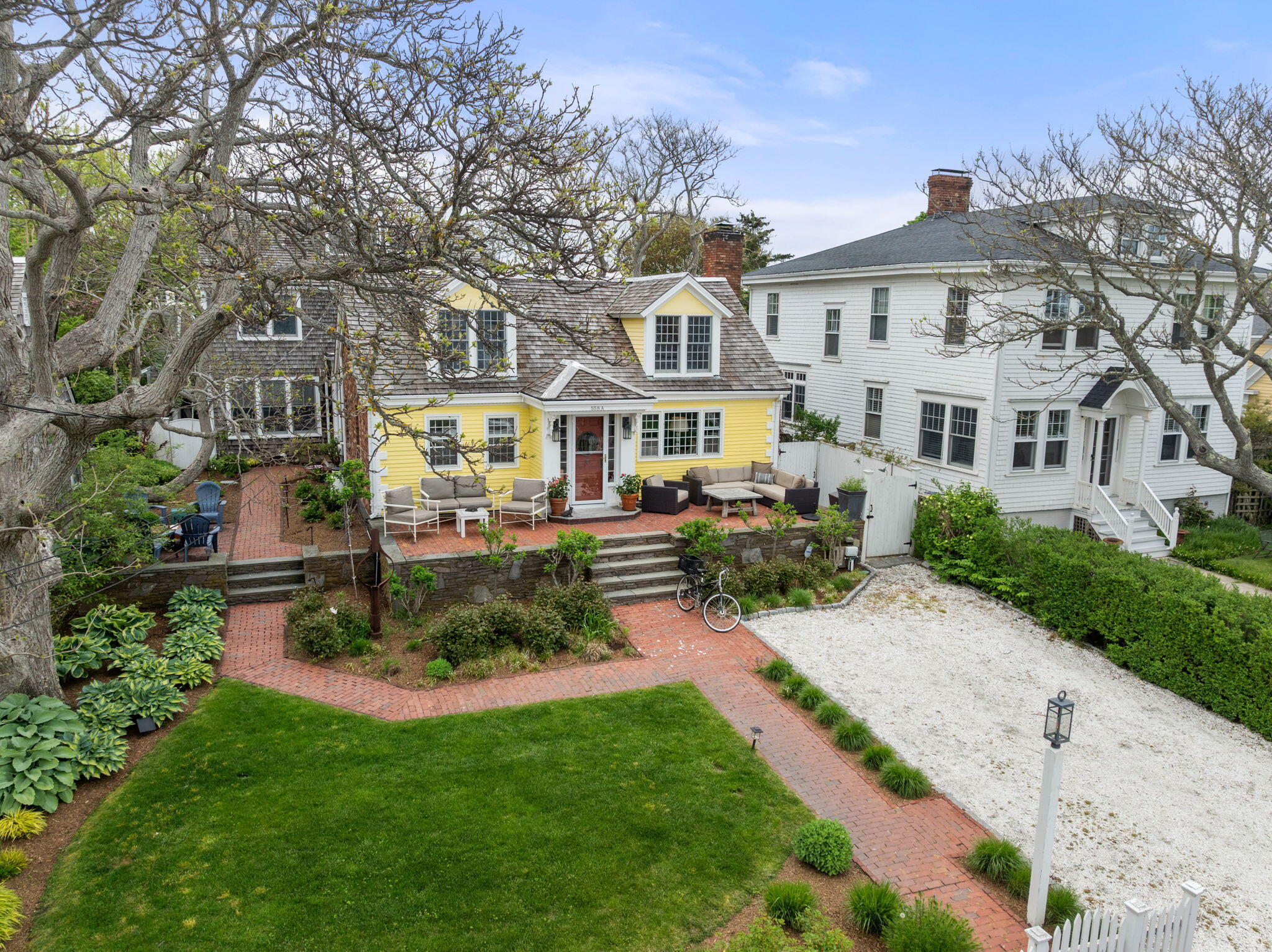 558A Commercial Street
