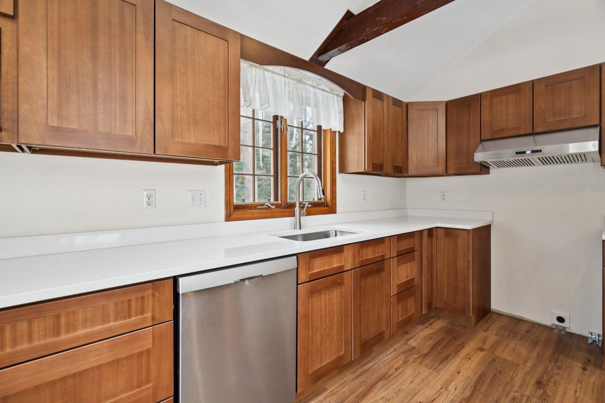 115 Lakeshore Drive