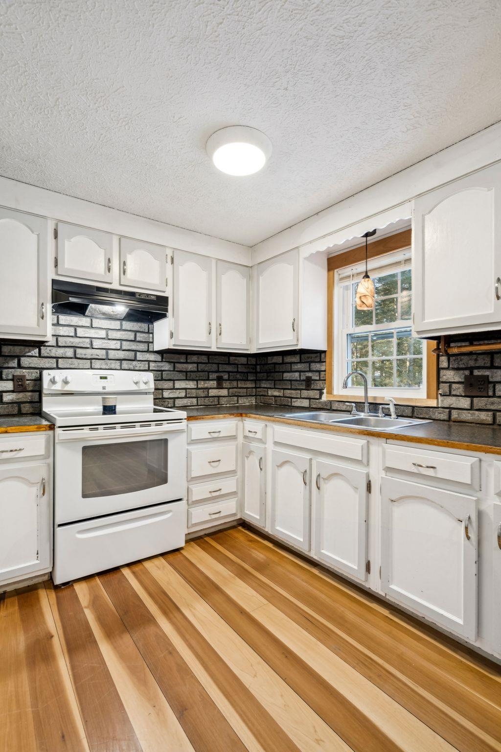 24 Pine Meadow Drive