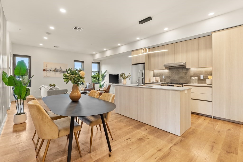 211 Condor Street Unit: 11