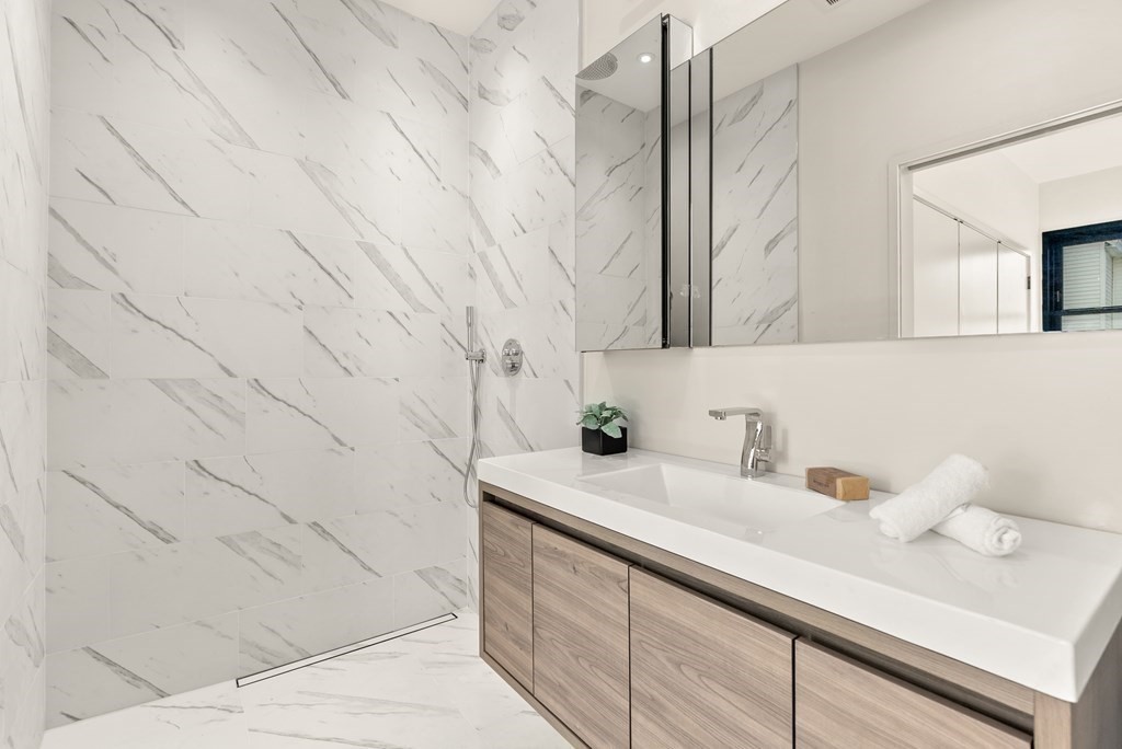 211 Condor Street Unit: 11