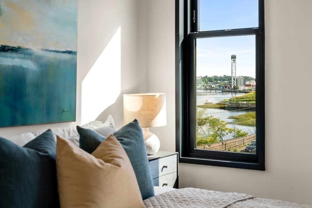 211 Condor Street Unit: 10