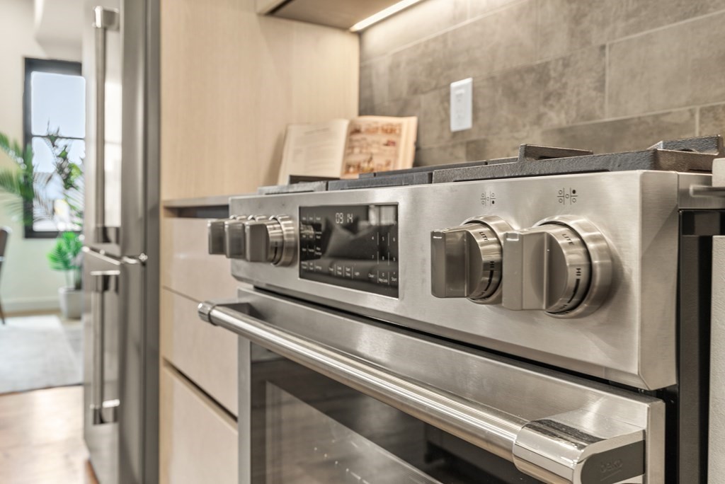 211 Condor Street Unit: 10