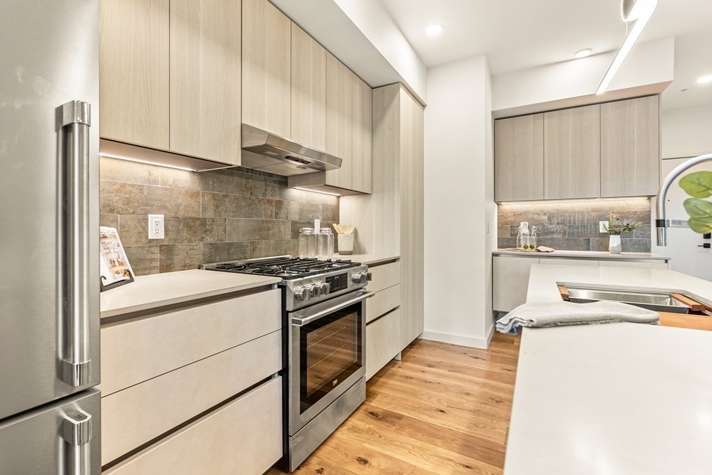 211 Condor Street Unit: 10