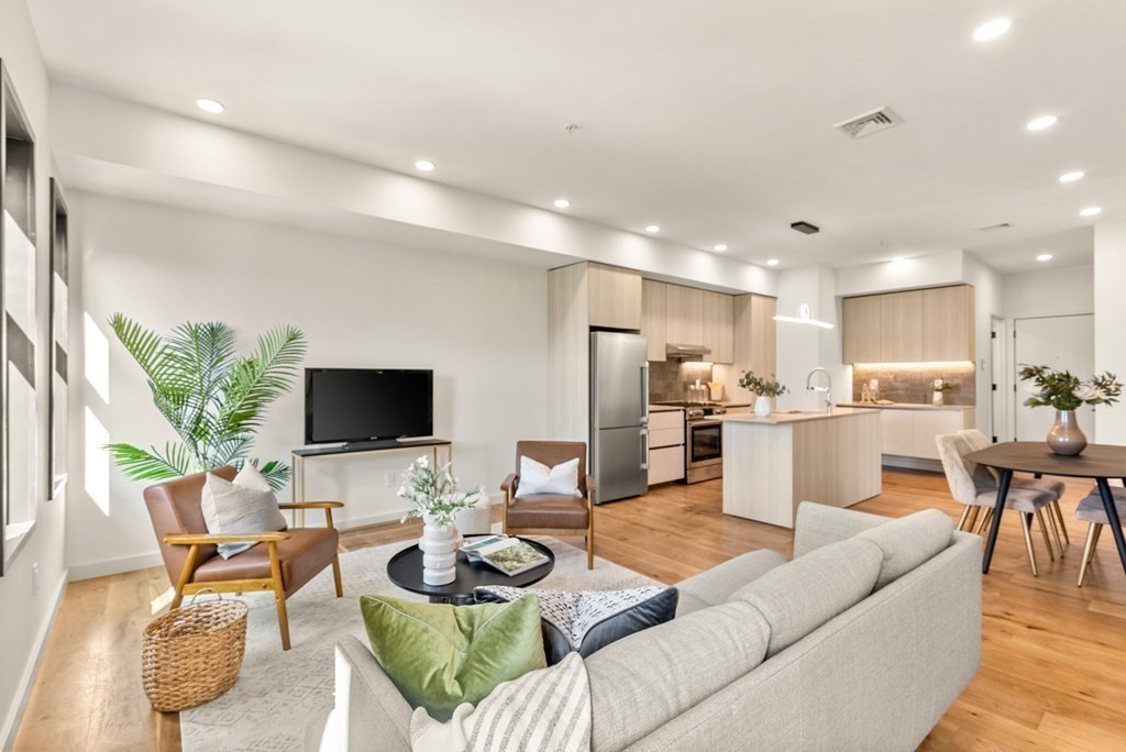 211 Condor Street Unit: 10