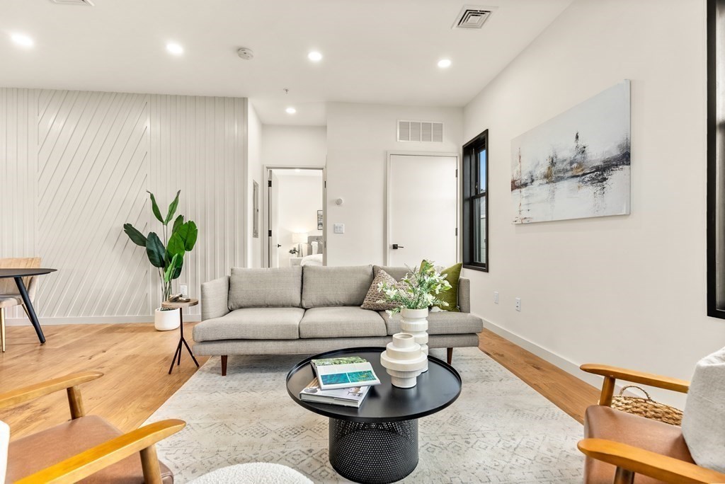 211 Condor Street Unit: 10