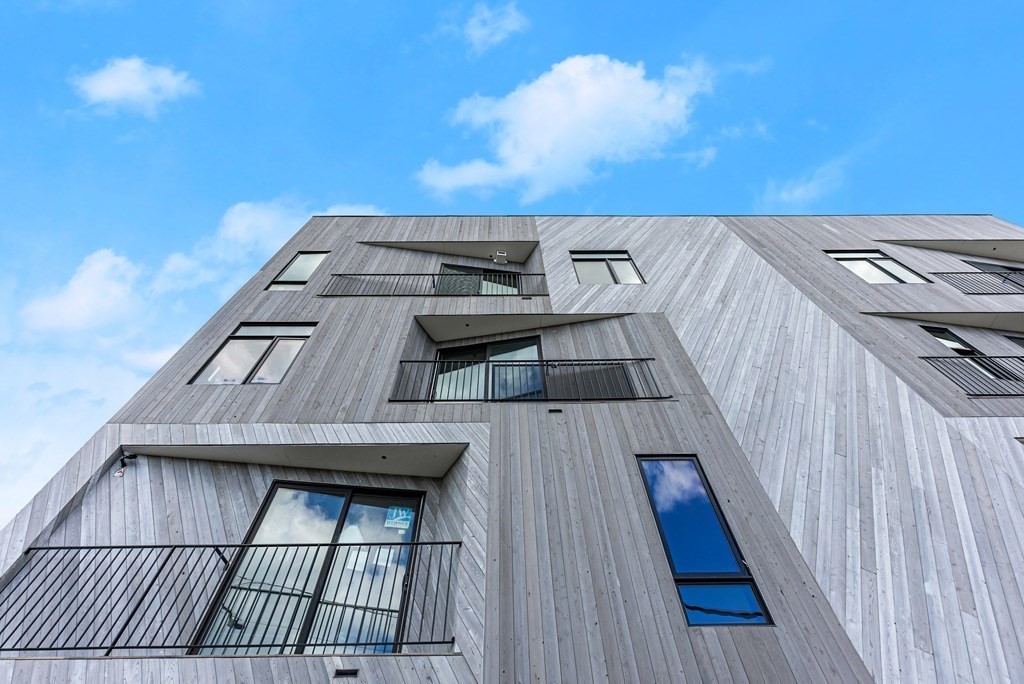 211 Condor Street Unit: 10