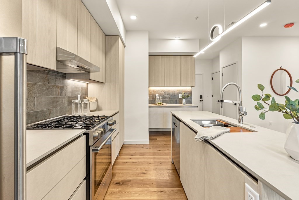 211 Condor Street Unit: 10