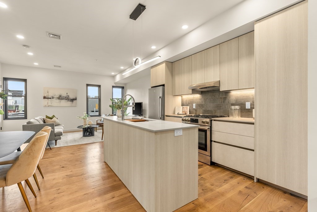 211 Condor Street Unit: 10