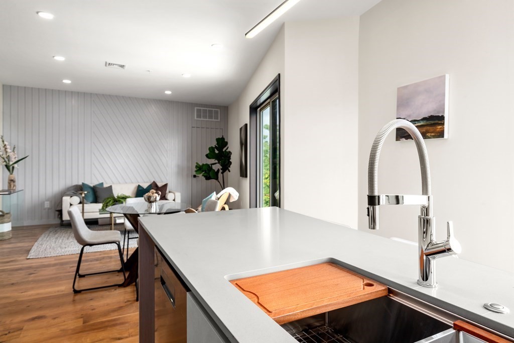 211 Condor Street Unit: 5