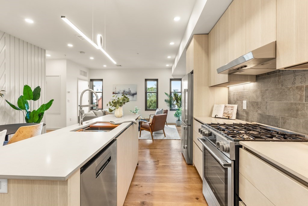211 Condor Street Unit: 3