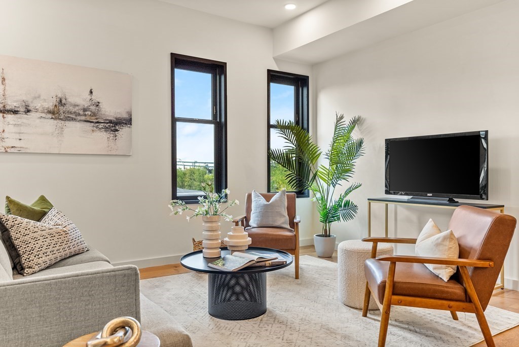 211 Condor Street Unit: 3