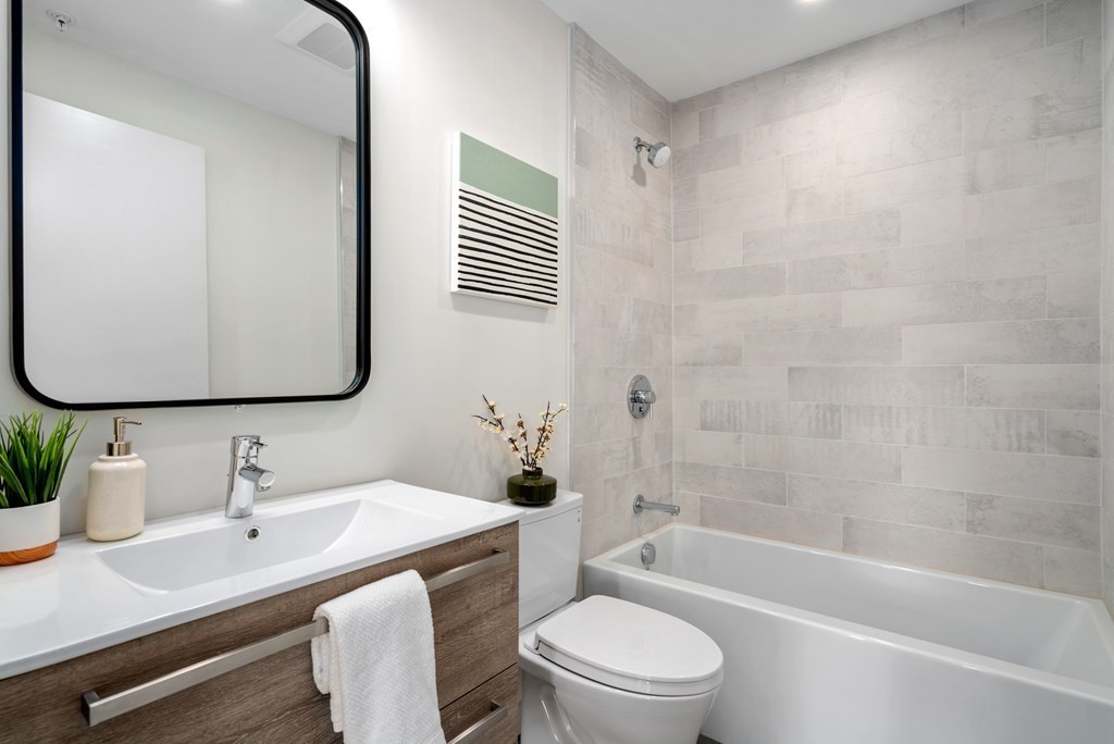 211 Condor Street Unit: 3
