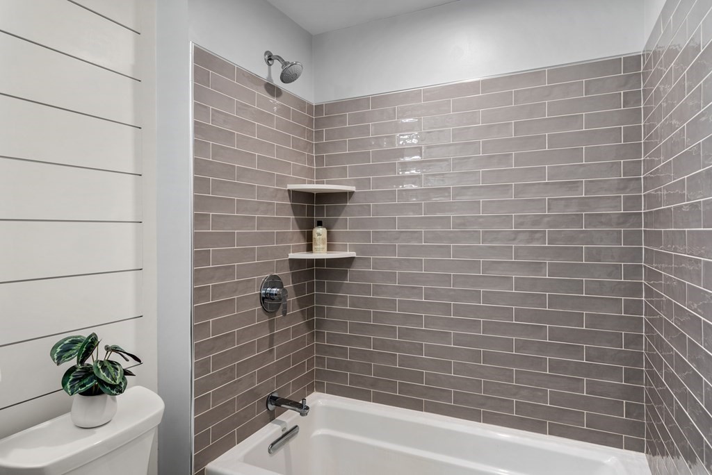 150 Athens St Unit: 8