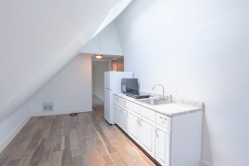 107 Broadway Unit: 3