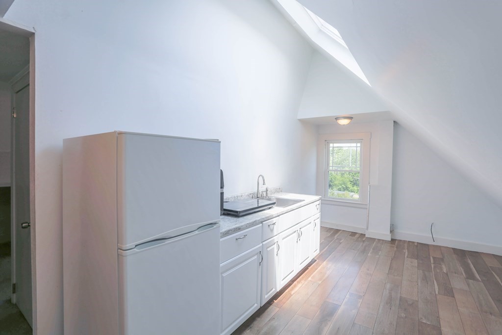 107 Broadway Unit: 3