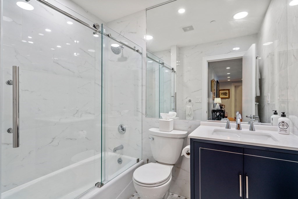 40 Isabella Street Unit: 3E