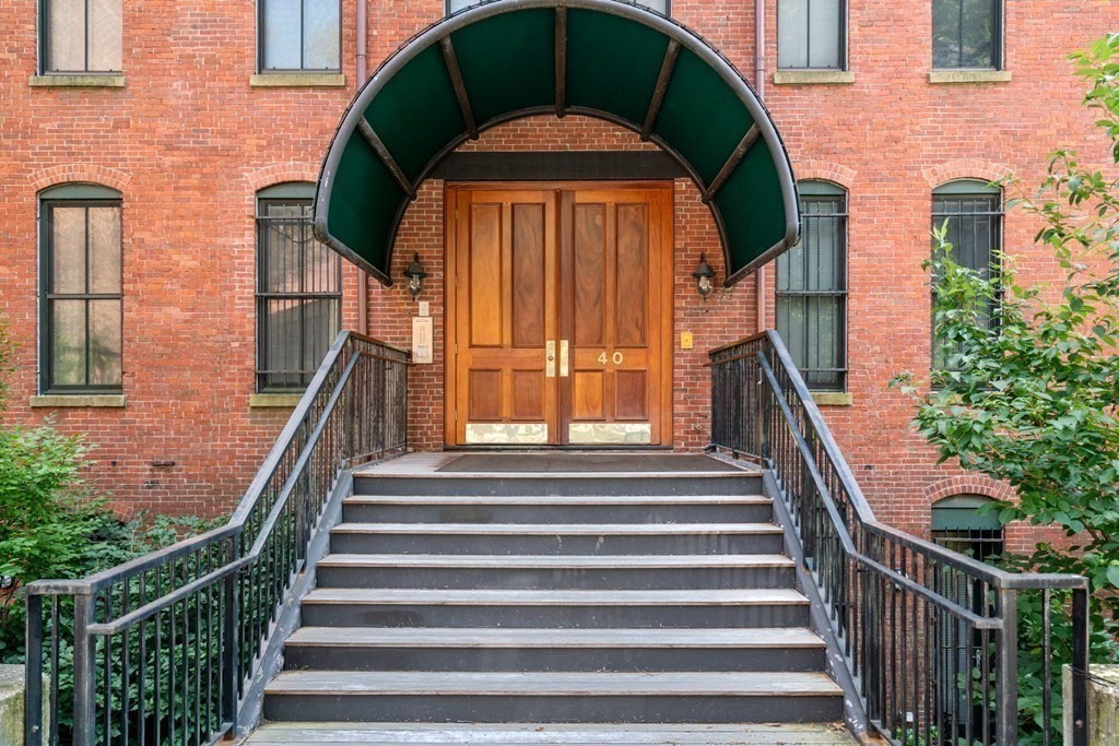 40 Isabella Street Unit: 3E