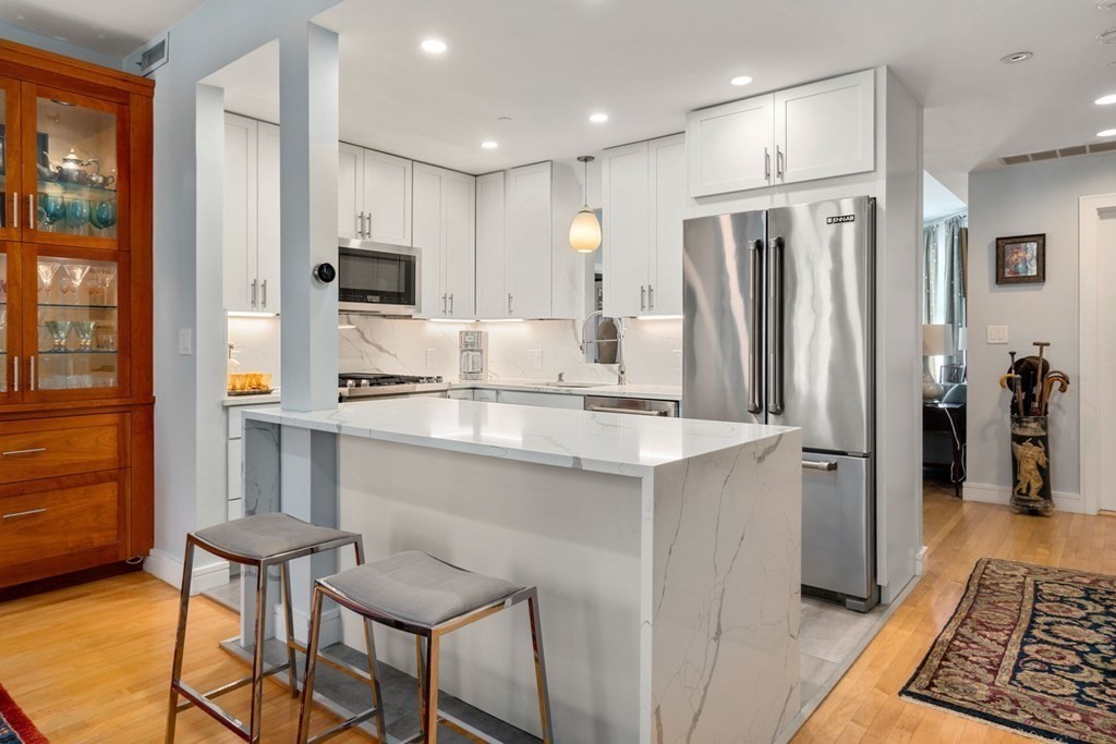 40 Isabella Street Unit: 3E