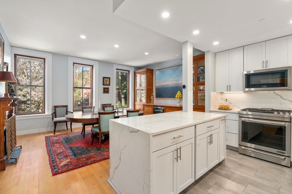 40 Isabella Street Unit: 3E