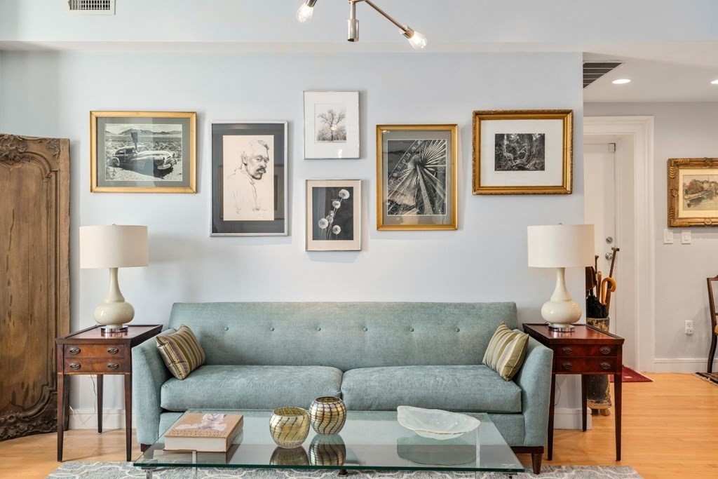 40 Isabella Street Unit: 3E