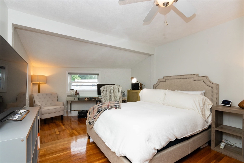 85 Beach Rd