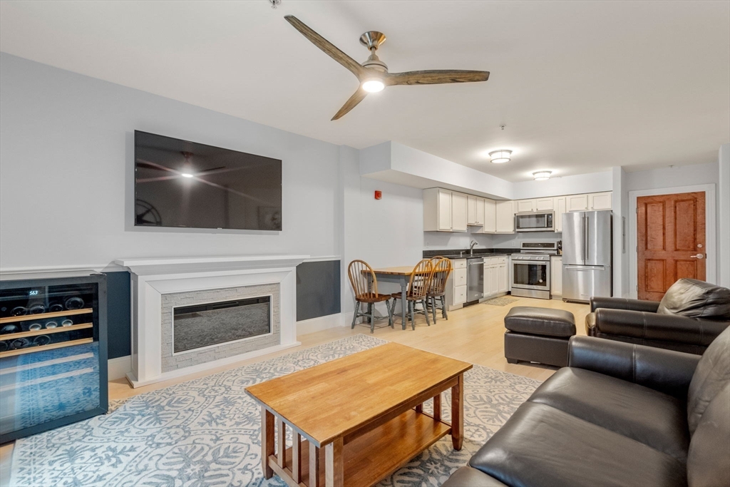 45 W Broadway # 204