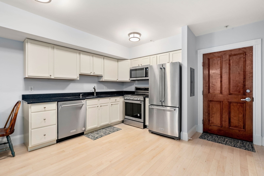 45 W Broadway # 204